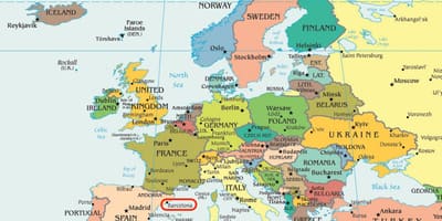 Mapa španělska ukazuje barcelona